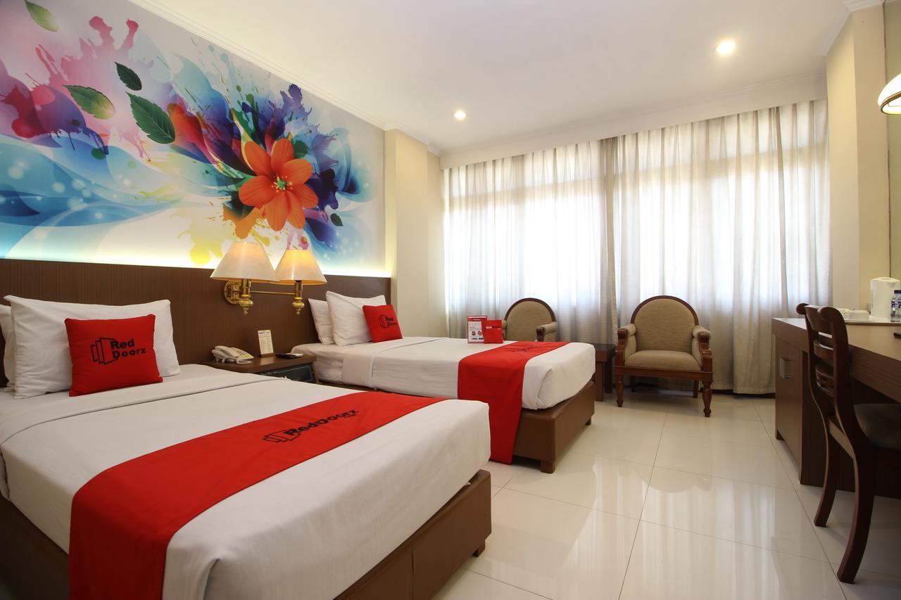 Surakarta  Reddoorz Premium @ Slamet Riyadi 2 מראה חיצוני תמונה