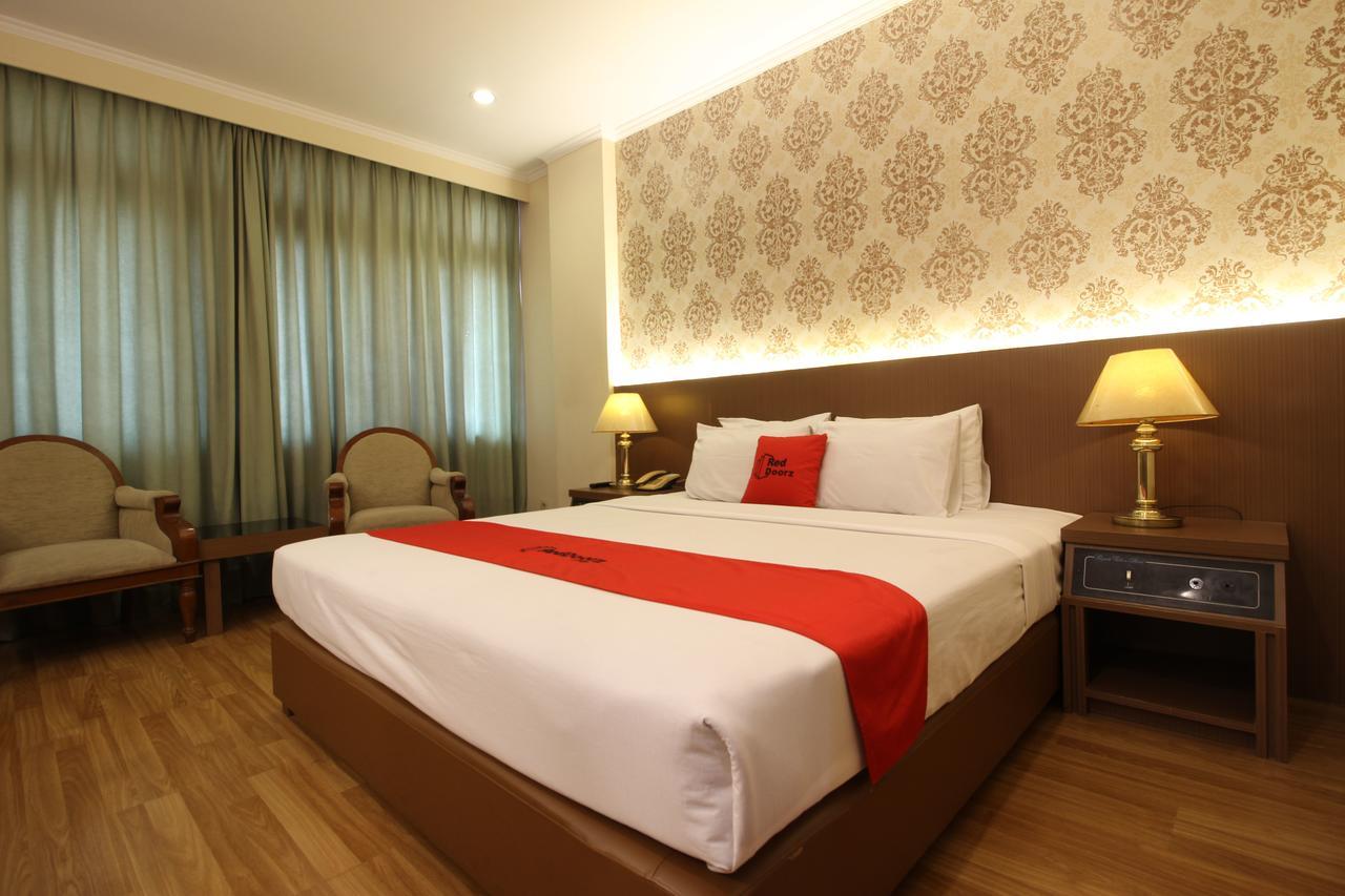 Surakarta  Reddoorz Premium @ Slamet Riyadi 2 מראה חיצוני תמונה
