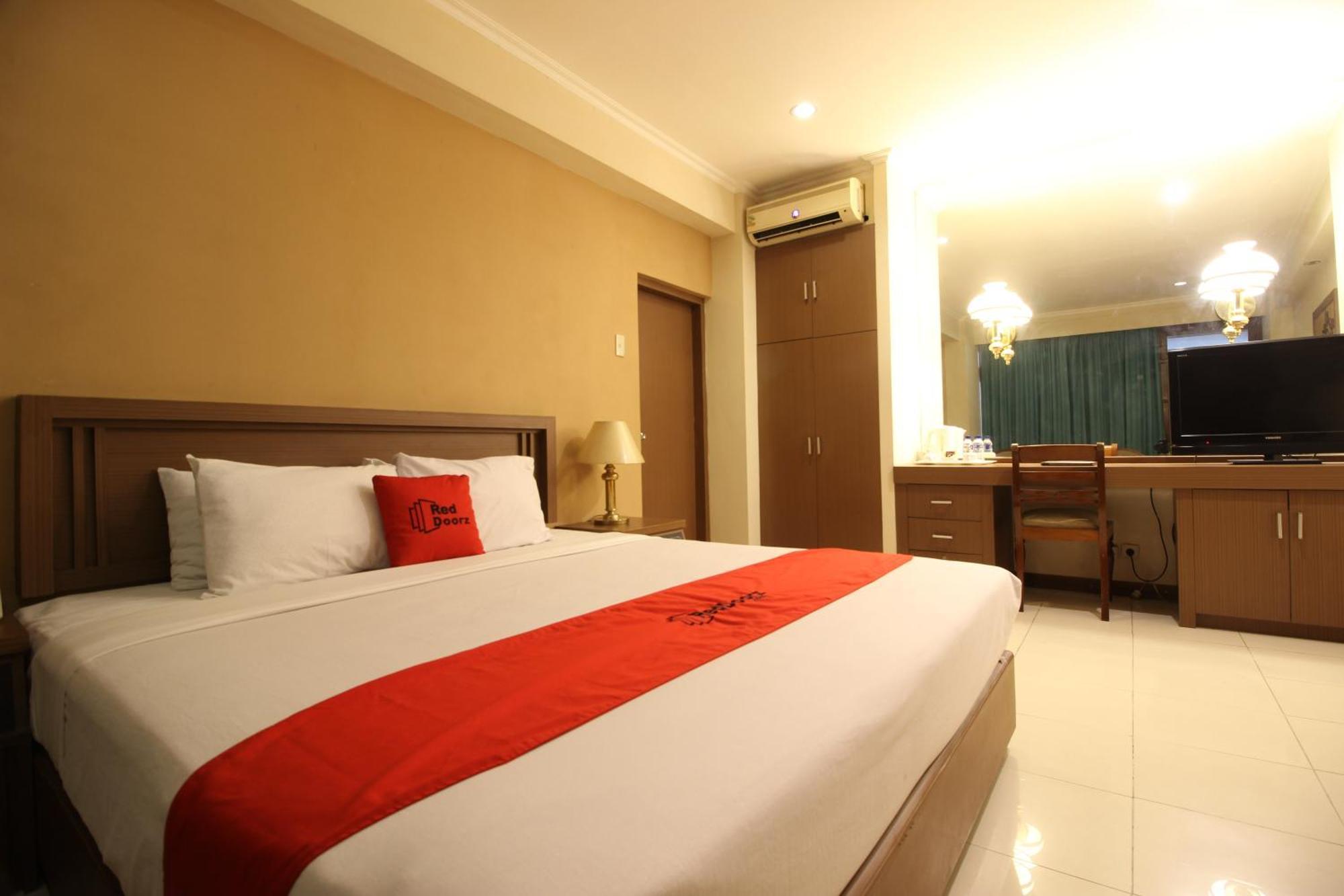 Surakarta  Reddoorz Premium @ Slamet Riyadi 2 מראה חיצוני תמונה