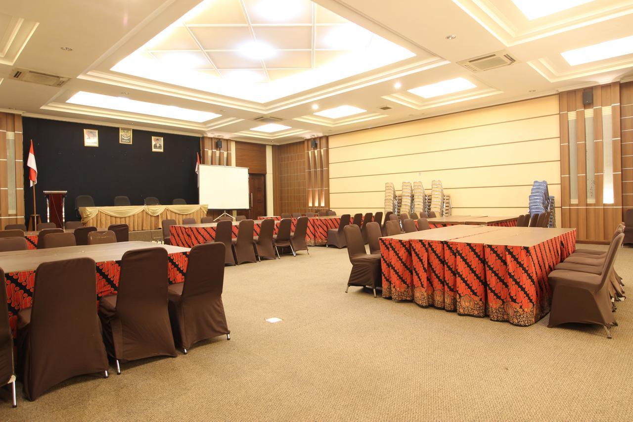 Surakarta  Reddoorz Premium @ Slamet Riyadi 2 מראה חיצוני תמונה