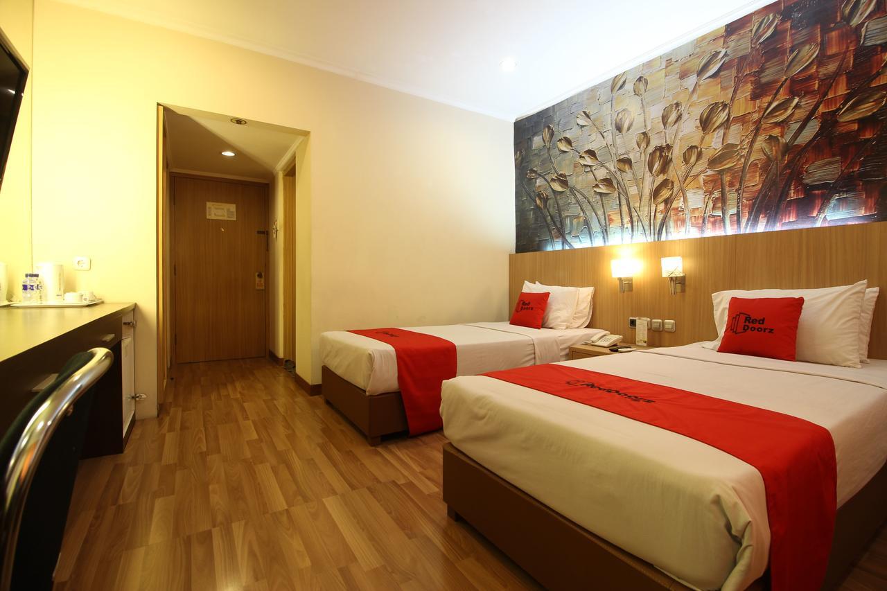 Surakarta  Reddoorz Premium @ Slamet Riyadi 2 מראה חיצוני תמונה
