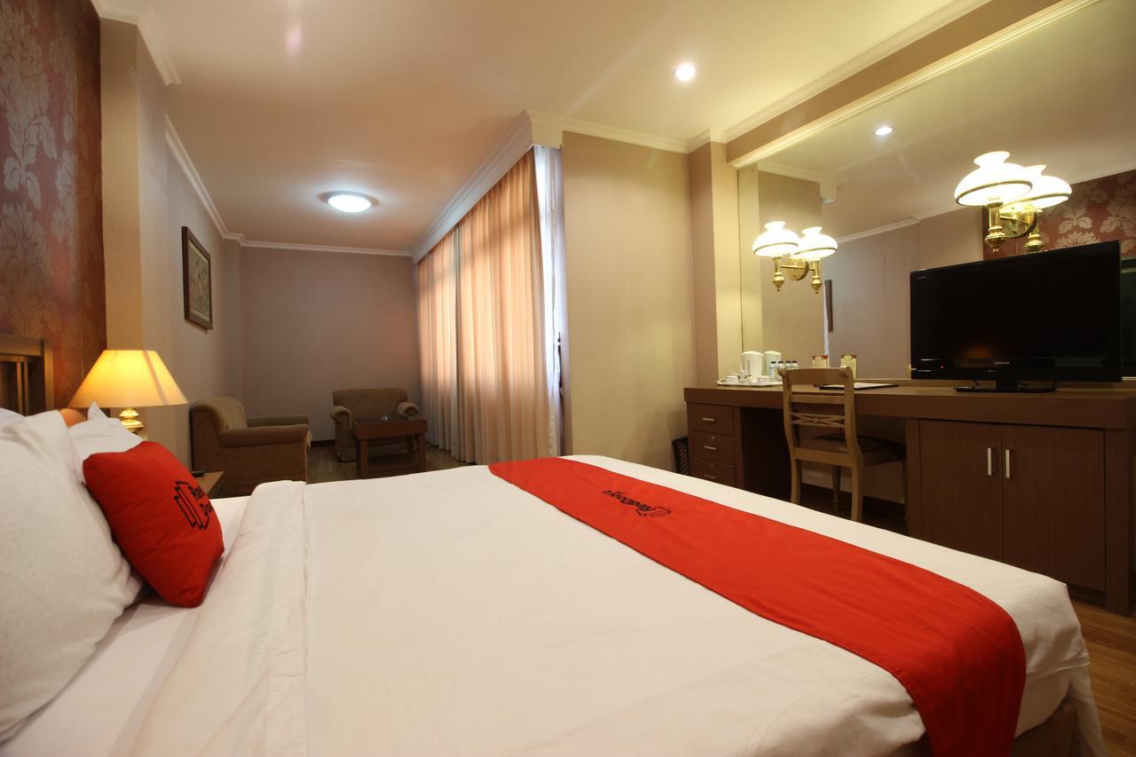 Surakarta  Reddoorz Premium @ Slamet Riyadi 2 מראה חיצוני תמונה