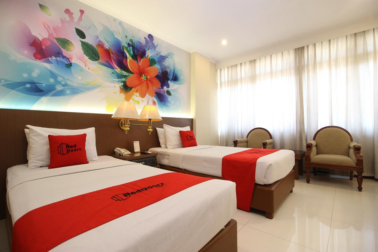 Surakarta  Reddoorz Premium @ Slamet Riyadi 2 מראה חיצוני תמונה