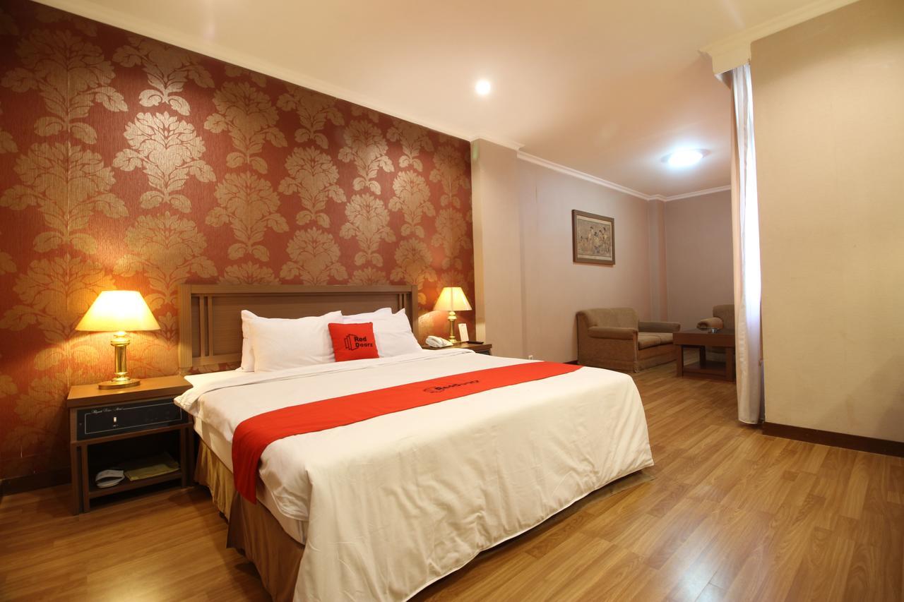 Surakarta  Reddoorz Premium @ Slamet Riyadi 2 מראה חיצוני תמונה