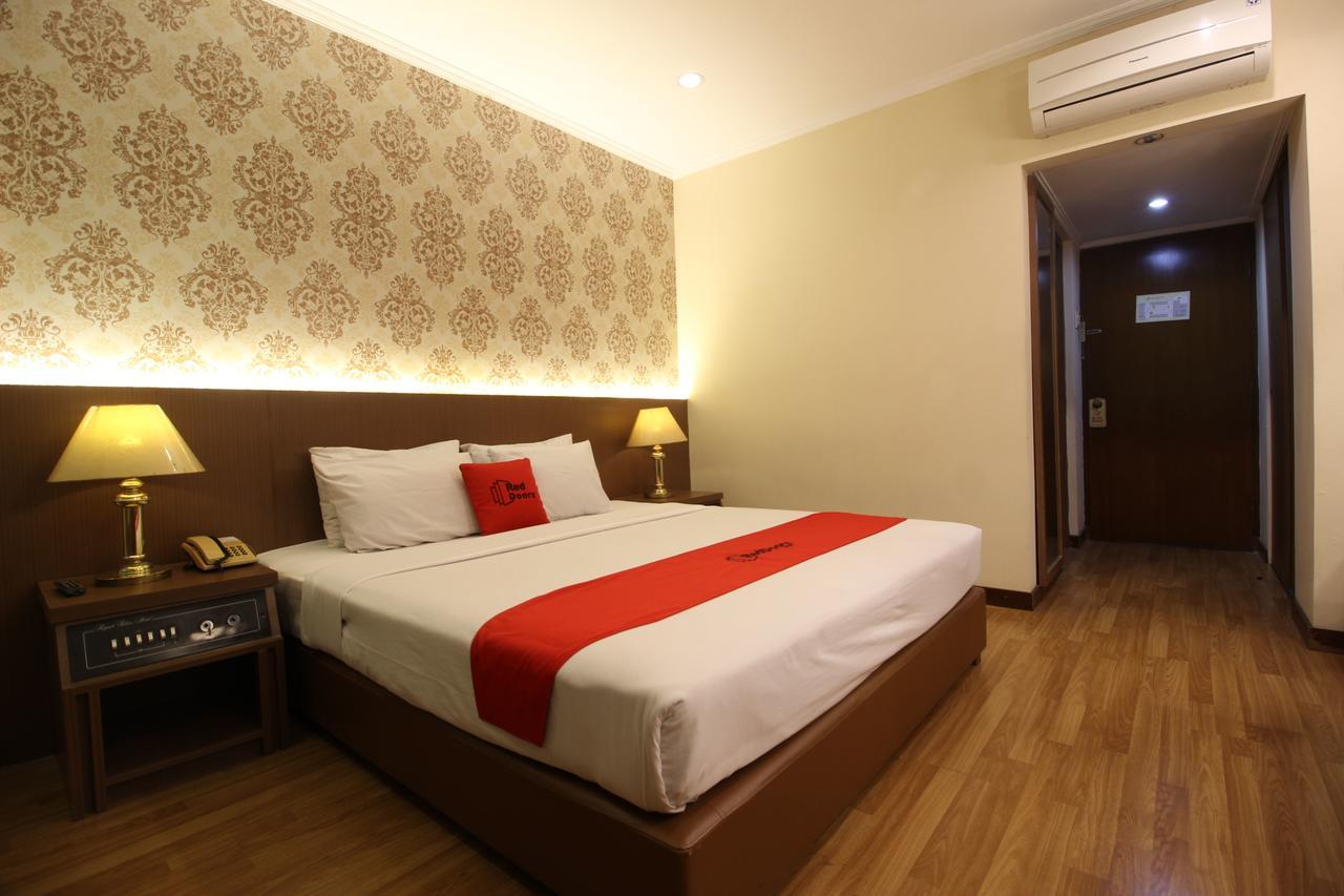Surakarta  Reddoorz Premium @ Slamet Riyadi 2 מראה חיצוני תמונה