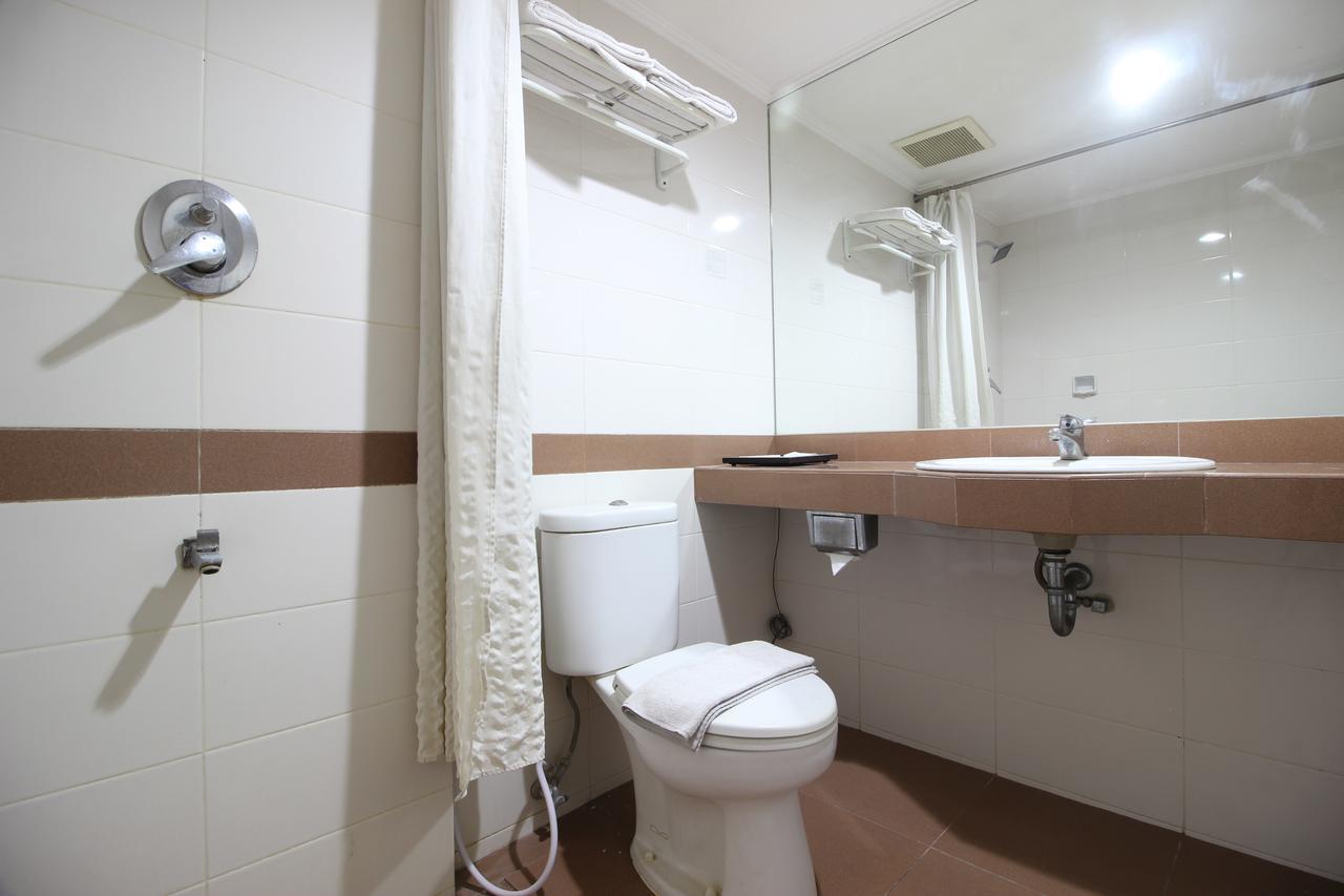 Surakarta  Reddoorz Premium @ Slamet Riyadi 2 מראה חיצוני תמונה