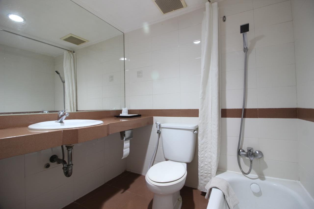 Surakarta  Reddoorz Premium @ Slamet Riyadi 2 מראה חיצוני תמונה
