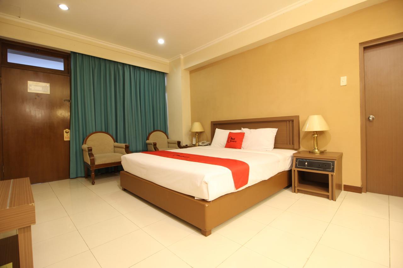 Surakarta  Reddoorz Premium @ Slamet Riyadi 2 מראה חיצוני תמונה
