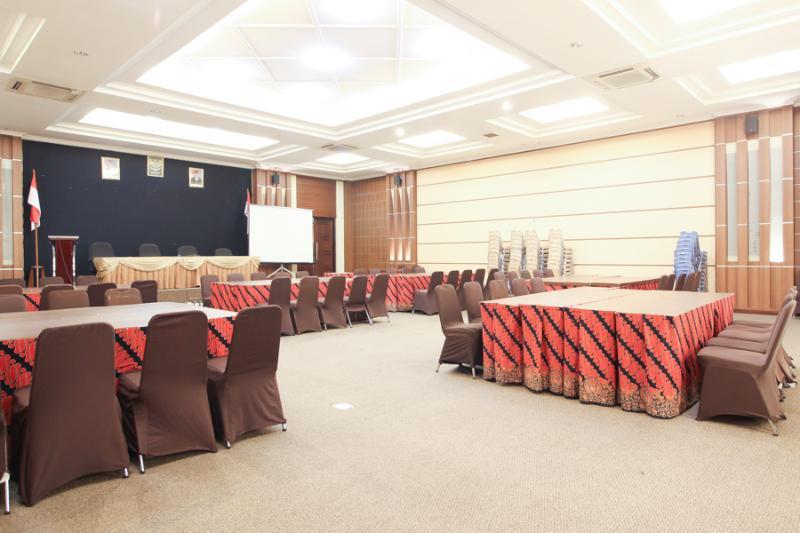 Surakarta  Reddoorz Premium @ Slamet Riyadi 2 מראה חיצוני תמונה