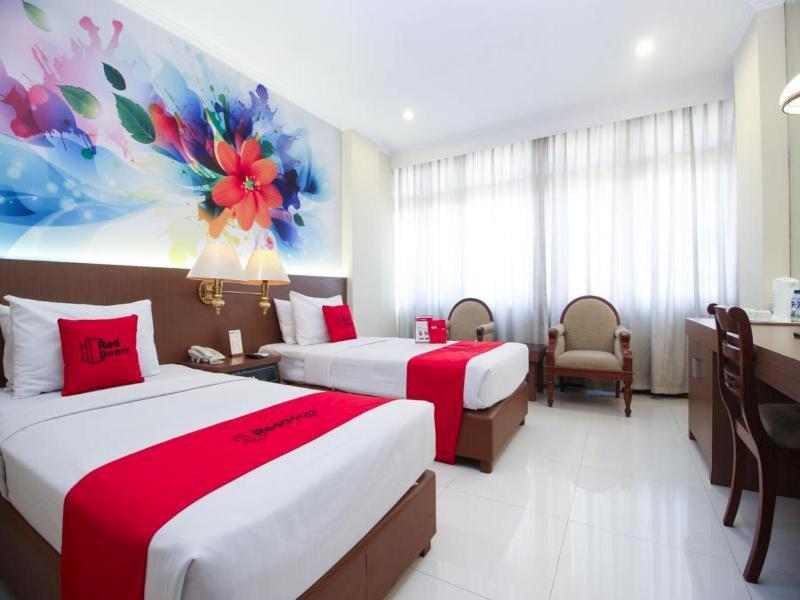 Surakarta  Reddoorz Premium @ Slamet Riyadi 2 מראה חיצוני תמונה