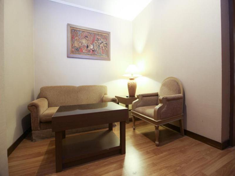 Surakarta  Reddoorz Premium @ Slamet Riyadi 2 מראה חיצוני תמונה